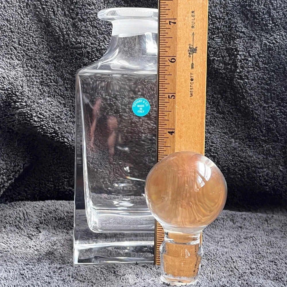 NWT Tiffany & Co. Home Essentials Classic Square Decanter in Crystal Glass 26 oz